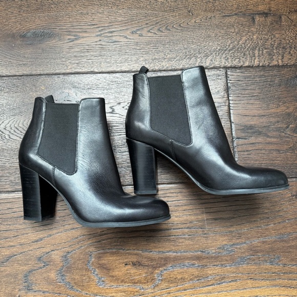 Michael Kors Block Heel Black Leather Ankle Boots - Picture 1 of 9